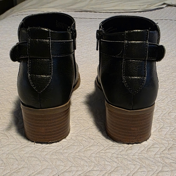 A New Day Faux Leather Booties Side Buckle, Zipper, Size 8 Black Ankle Boots - Picture 8 of 9